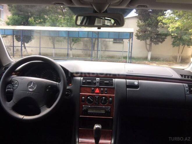 Mercedes E 220 2001, 215,000 km - 2.2 l - Bakı