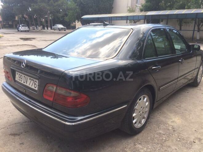 Mercedes E 220 2001, 215,000 km - 2.2 l - Bakı