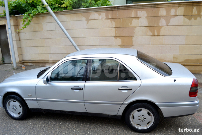 Mercedes C 220 1994, 130,000 km - 2.2 л - Bakı