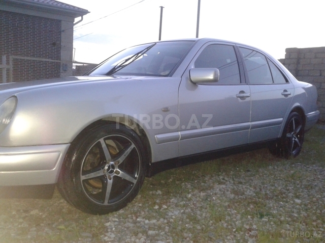 Mercedes E 200 1997, 330,568 km - 0.2 л - Gəncə
