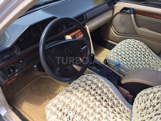 Mercedes E 220 1993, 300,000 km - 2.2 l - Bakı