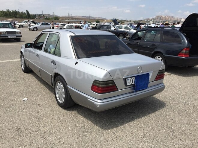 Mercedes E 220 1993, 300,000 km - 2.2 l - Bakı