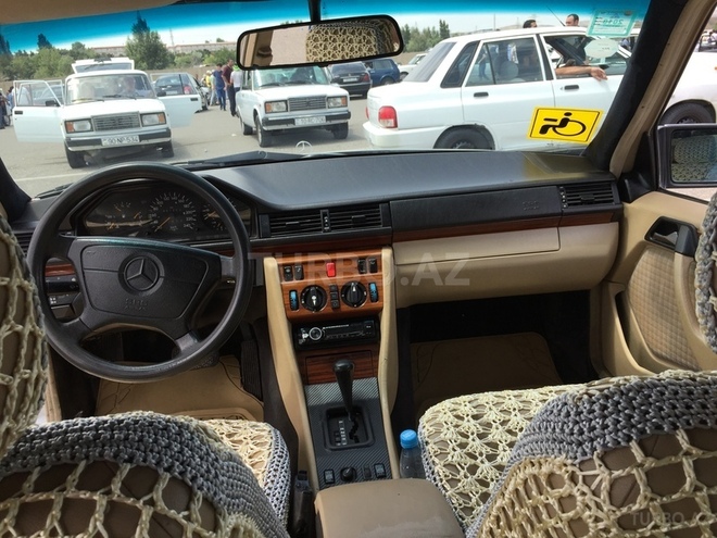 Mercedes E 220 1993, 300,000 km - 2.2 l - Bakı