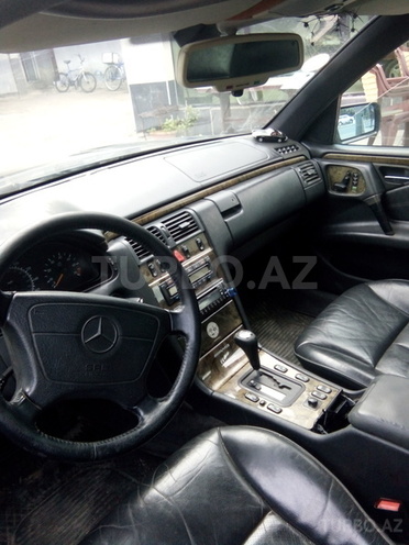 Mercedes E 320 1996, 183,000 km - 3.2 l - Bakı