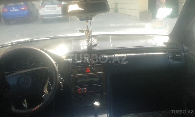 Mercedes E 230 1997, 385,589 km - 2.3 л - Sumqayıt
