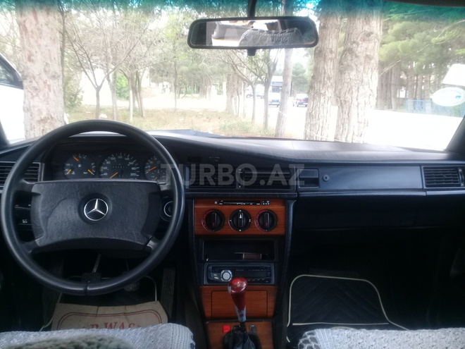 Mercedes 190 1991, 434,775 km - 2.0 l - Naftalan