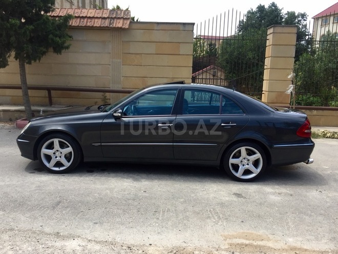 Mercedes E 320 2003, 266,000 km - 3.2 l - Bakı