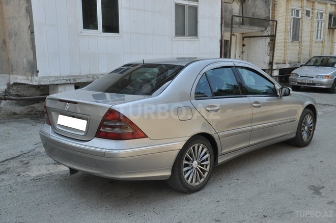Mercedes C 220 2002, 300,000 km - 2.2 л - Bakı