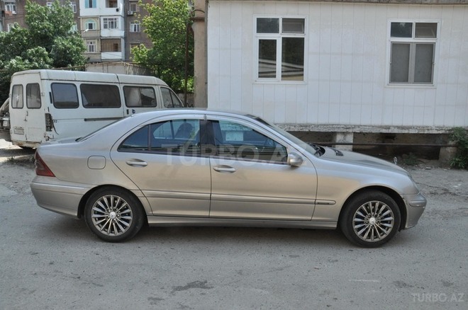 Mercedes C 220 2002, 300,000 km - 2.2 л - Bakı