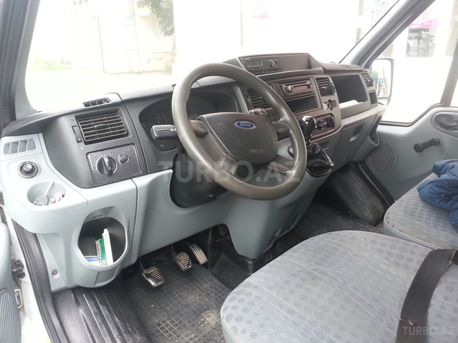 Ford Transit 2006, 304,000 km - 2.4 l - Quba
