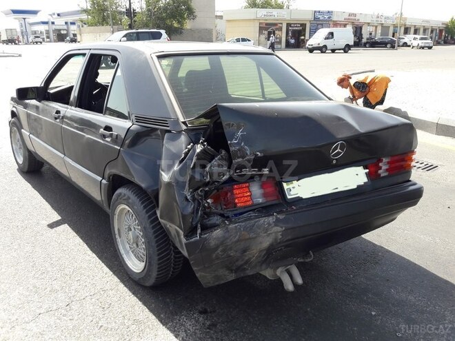 Mercedes 190 1992, 270,000 km - 2.0 l - Sumqayıt