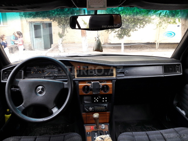 Mercedes 190 1992, 270,000 km - 2.0 l - Sumqayıt