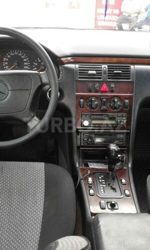 Mercedes E 200 1997, 250,000 km - 2.0 л - Bakı