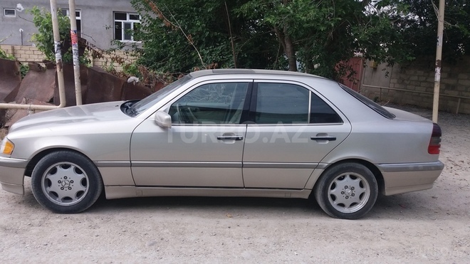 Mercedes C 230 1997, 260,000 km - 2.3 l - Sumqayıt