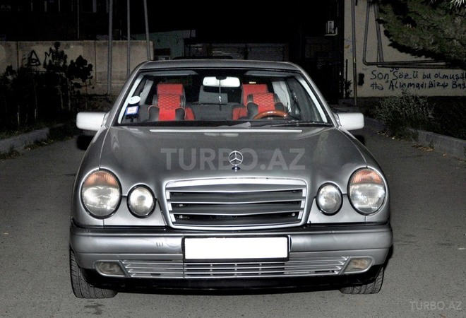 Mercedes E 220 1999, 310,000 km - 2.2 l - Bakı
