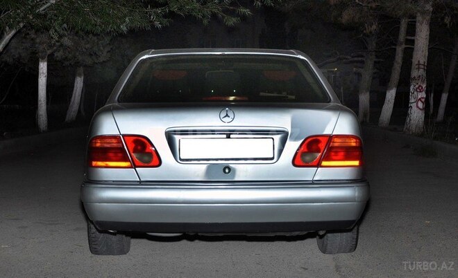 Mercedes E 220 1999, 310,000 km - 2.2 l - Bakı