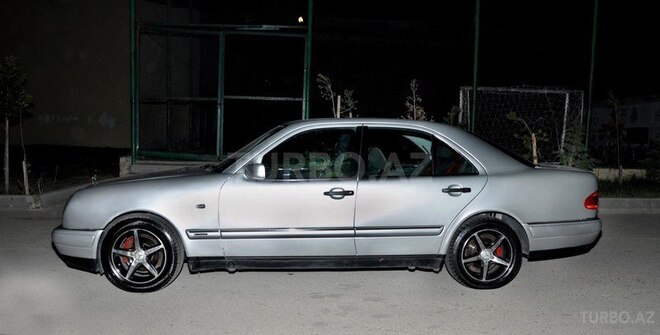 Mercedes E 220 1999, 310,000 km - 2.2 l - Bakı