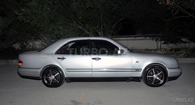 Mercedes E 220 1999, 310,000 km - 2.2 l - Bakı