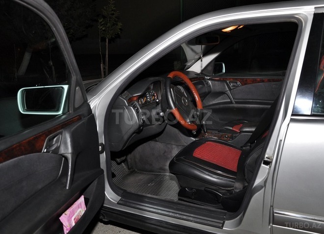 Mercedes E 220 1999, 310,000 km - 2.2 l - Bakı