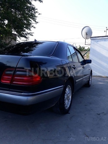 Mercedes E 240 1997, 447,000 km - 2.4 l - Bakı