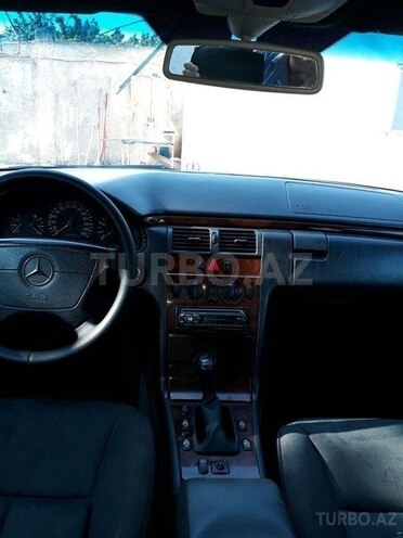 Mercedes E 240 1997, 447,000 km - 2.4 l - Bakı