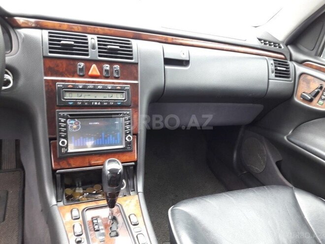Mercedes E 320 2000, 261,800 km - 3.2 л - Bakı