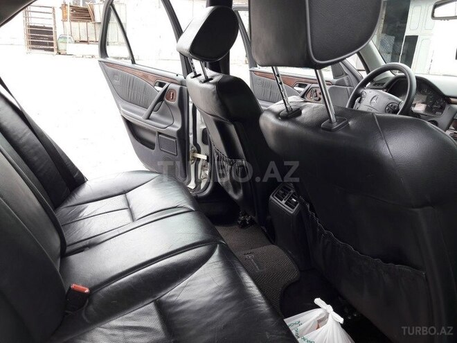 Mercedes E 320 2000, 261,800 km - 3.2 л - Bakı