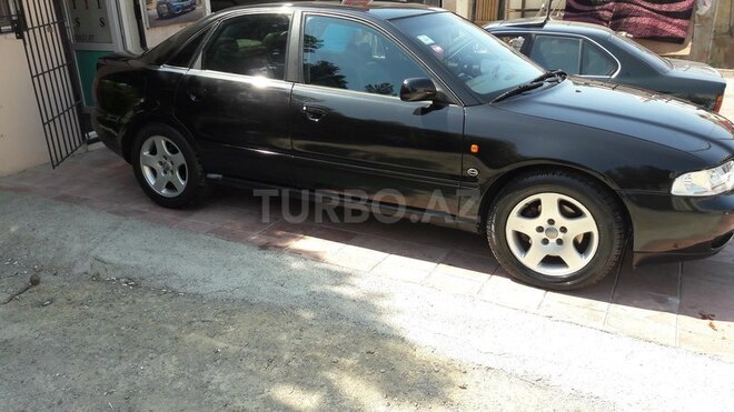 Audi A4 1995, 200,000 km - 2.8 l - Bakı