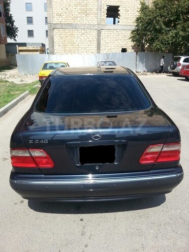 Mercedes E 240 2000, 271,000 km - 2.4 l - Sumqayıt