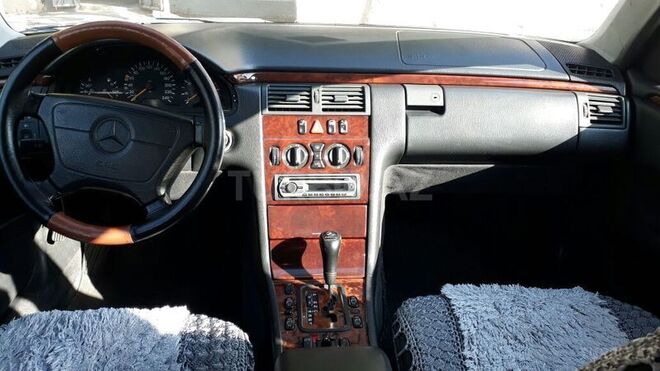 Mercedes E 220 1998, 202,692 km - 2.2 l - Bakı