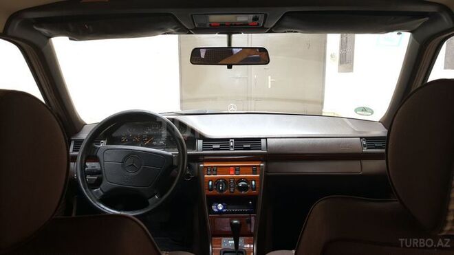 Mercedes E 220 1995, 230,000 km - 2.2 l - Bakı