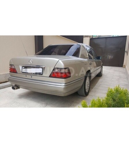 Mercedes E 220 1995, 230,000 km - 2.2 l - Bakı