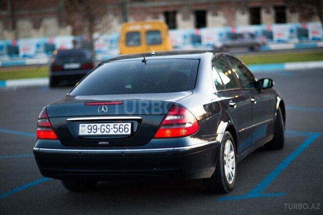 Mercedes E 220 2004, 290,000 km - 2.2 l - Bakı