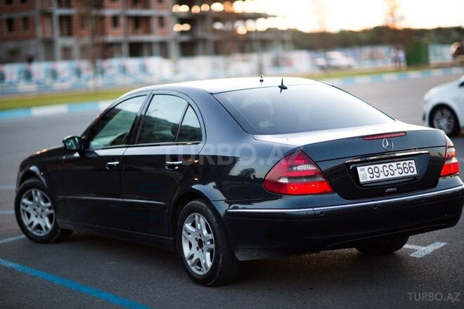 Mercedes E 220 2004, 290,000 km - 2.2 l - Bakı