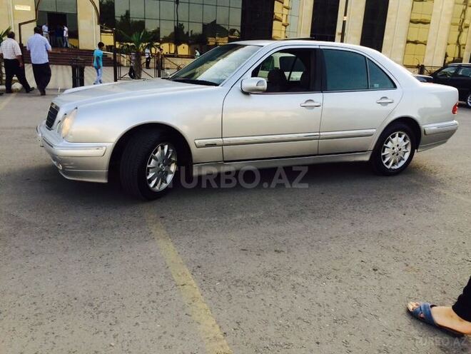 Mercedes E 240 1999, 220,000 km - 2.4 l - Bakı