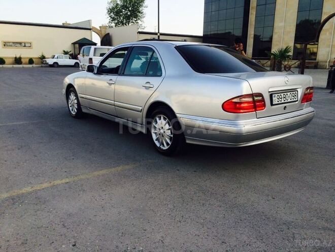 Mercedes E 240 1999, 220,000 km - 2.4 l - Bakı