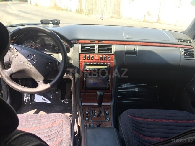 Mercedes E 240 2001, 396,000 km - 2.6 l - Bakı