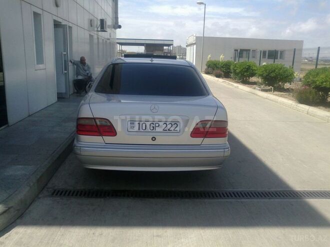Mercedes E 200 2001, 187,000 km - 2.0 l - Bakı