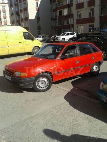 Opel Astra 1993, 320,000 km - 1.6 l - Şamaxı