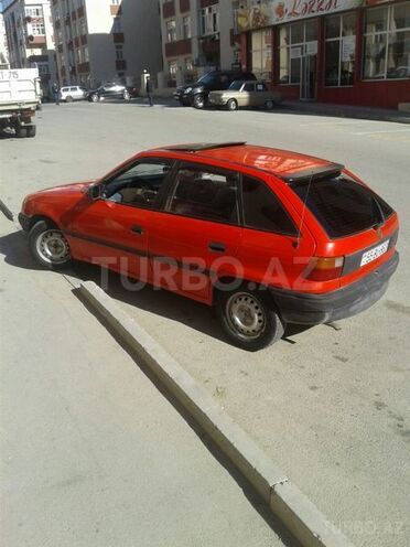 Opel Astra 1993, 320,000 km - 1.6 l - Şamaxı