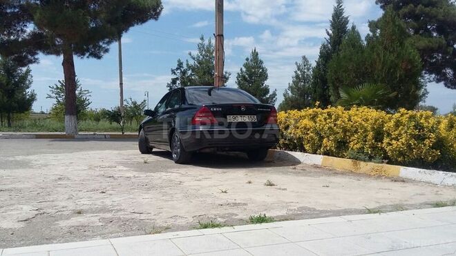 Mercedes C 200 2001, 240,000 km - 2.0 l - Salyan