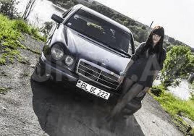Mercedes E 240 1957, 11,111 km - 16.0 l - Bakı