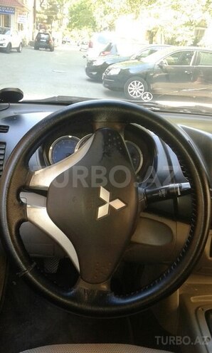 Mitsubishi L200 2007, 227,000 km - 2.5 л - Bakı