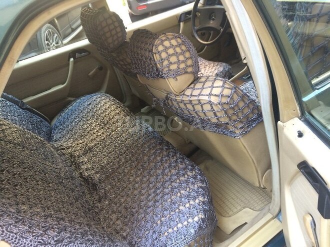 Mercedes E 260 1988, 295,600 km - 2.6 l - Bakı
