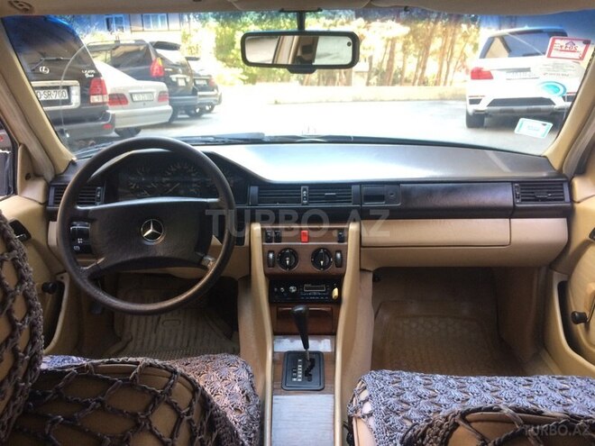 Mercedes E 260 1988, 295,600 km - 2.6 l - Bakı