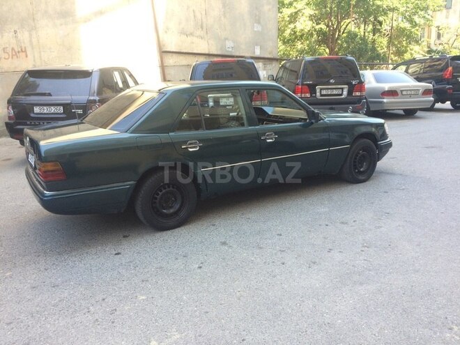 Mercedes E 260 1988, 295,600 km - 2.6 l - Bakı