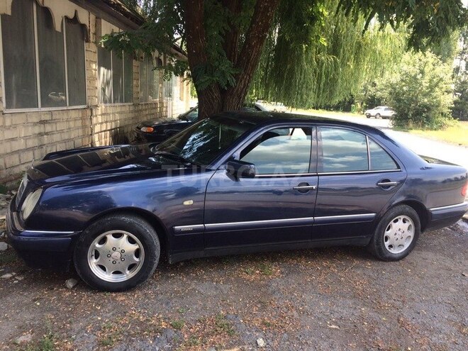 Mercedes E 200 1996, 333,600 km - 2.0 l - Qəbələ