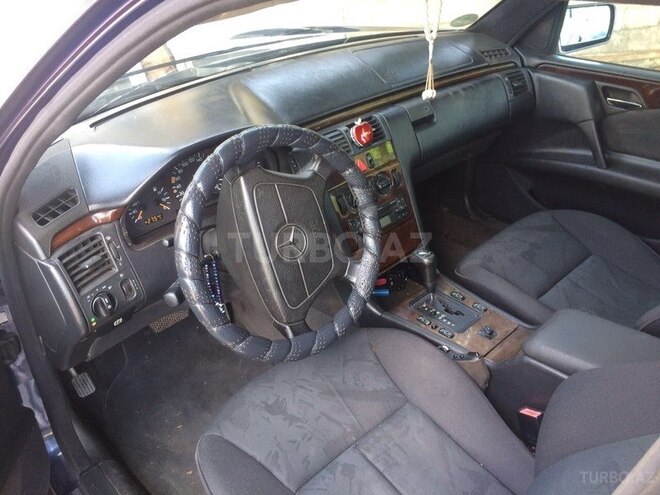 Mercedes E 200 1996, 333,600 km - 2.0 l - Qəbələ