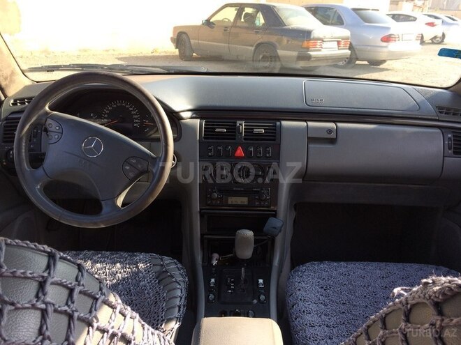 Mercedes E 220 2002, 229,500 km - 2.2 l - Bakı