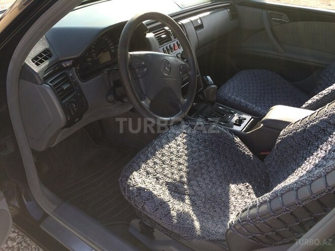 Mercedes E 220 2002, 229,500 km - 2.2 l - Bakı